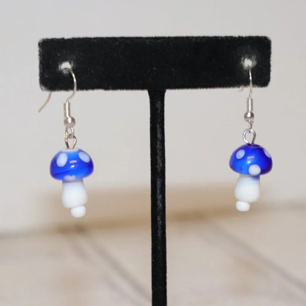 🍄 NWOT White & Blue Mushroom Dangling Earrings – 1.5